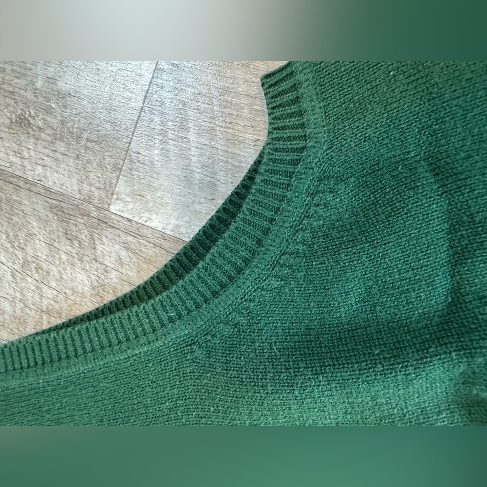 Tommy Hilfiger size SMALL green sweater vest, very good condition - Picture 4 of 9